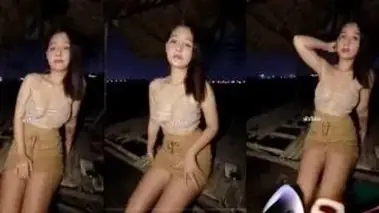 Cantik Rela Diajak Ke Gubuk Sawah Bercinta